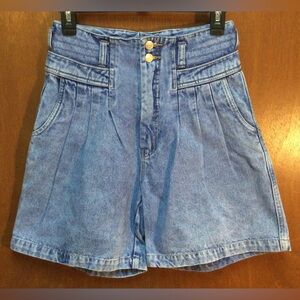 Vintage 90’s Nuovo Pleated Blue Jean Denim Shorts High Waisted Size 5